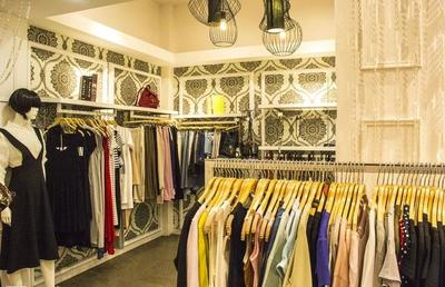 美女開(kāi)店夢(mèng)碎 一年虧損14萬(wàn)背后的經(jīng)營(yíng)警醒，日用百貨銷售的常見(jiàn)陷阱